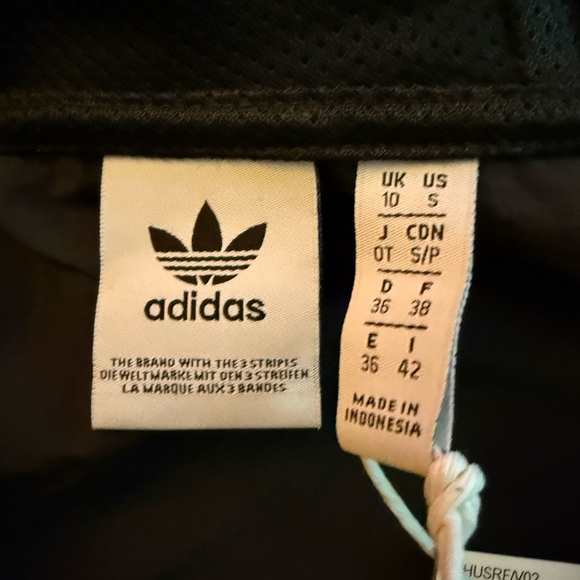 NWT ADIDAS Sz S Women’s Cropped PRIDE Rainbow Windbreaker - Picture 6 of 6